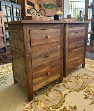 2 Mesitas de noche de teca