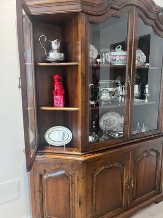 Vitrina de nogal de la casa Valenti