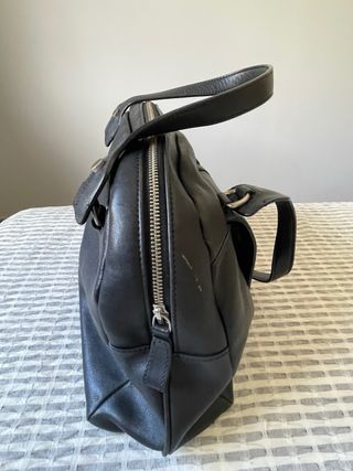 Bolso piel Calvin Klein. 