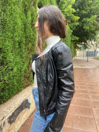 Chaqueta negra entallada efecto cuero Zara Basic Talla M/S