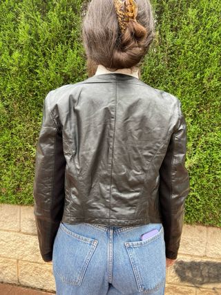 Chaqueta negra entallada efecto cuero Zara Basic Talla M/S