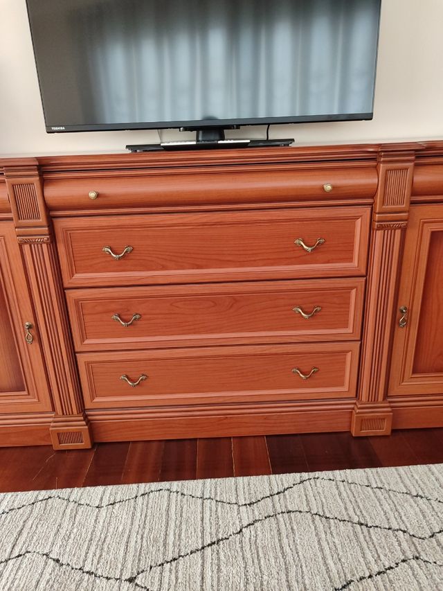 Conjunto aparador y vitrina