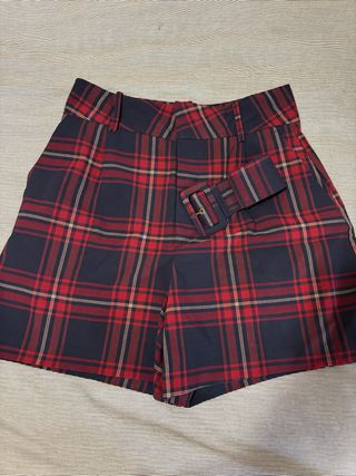 Bermudas cuadros talla M.
