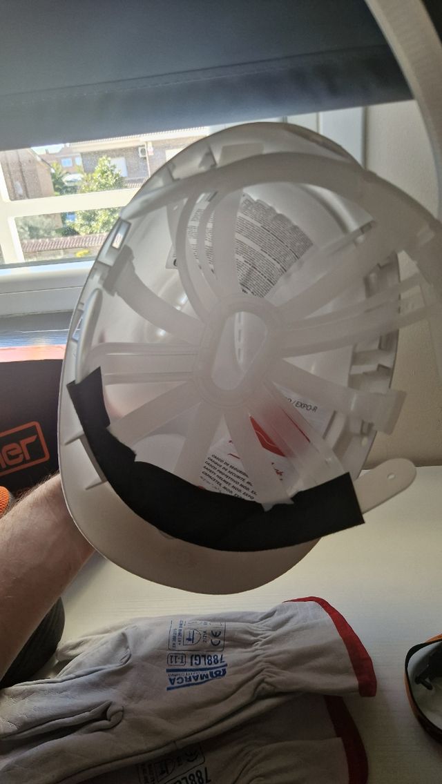 Pack botas seguridad, casco y guantes