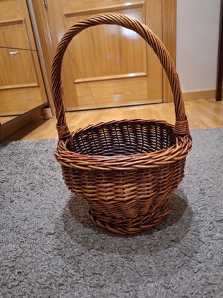 Cesta de mimbre sola o con flores