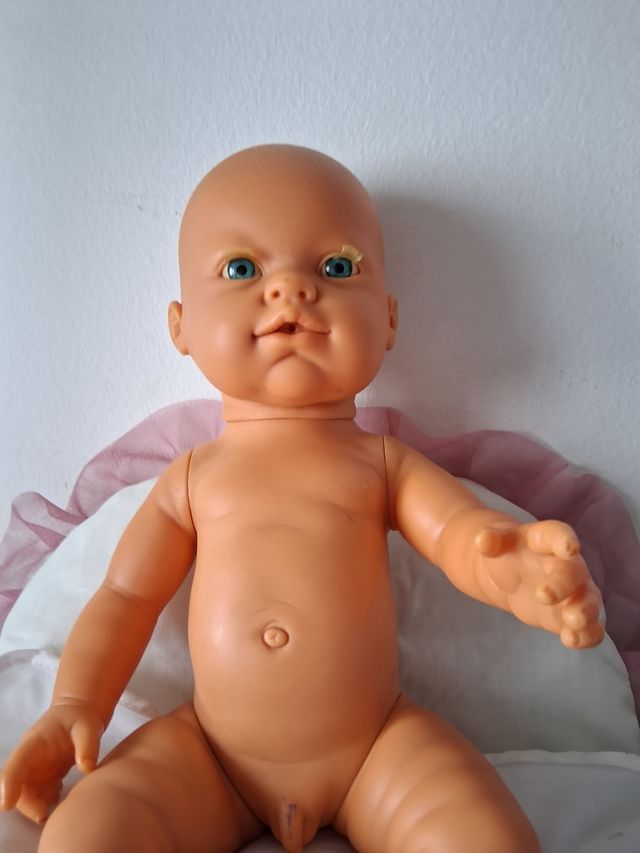 BAMBOLA FAMOSA MOLTO POCO VISTA