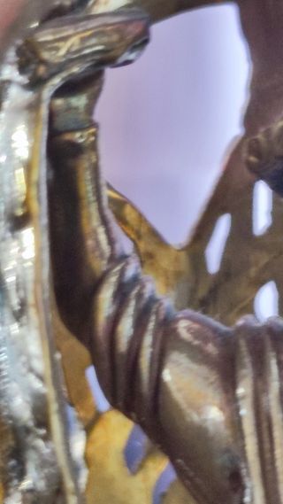 Escultura del huevo de Colón de Sevilla.