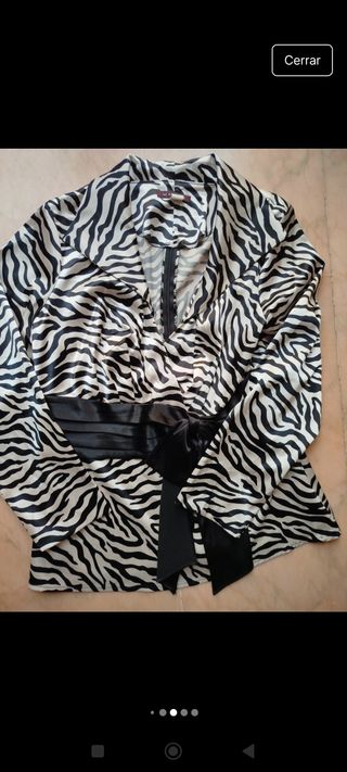 Blusa bicolor estampada animal print talla 48