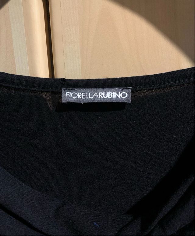 Abito nero con pizzo