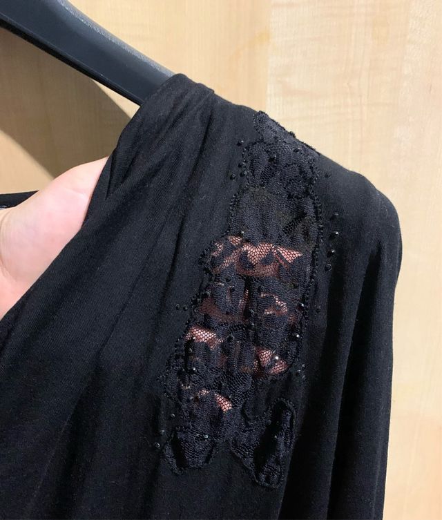 Abito nero con pizzo