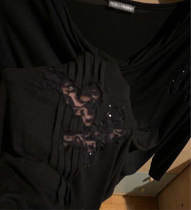 Abito nero con pizzo