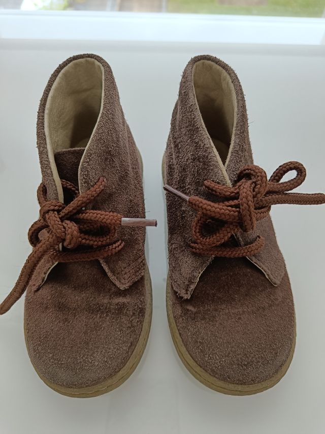 Botas marrones. Talla 25.