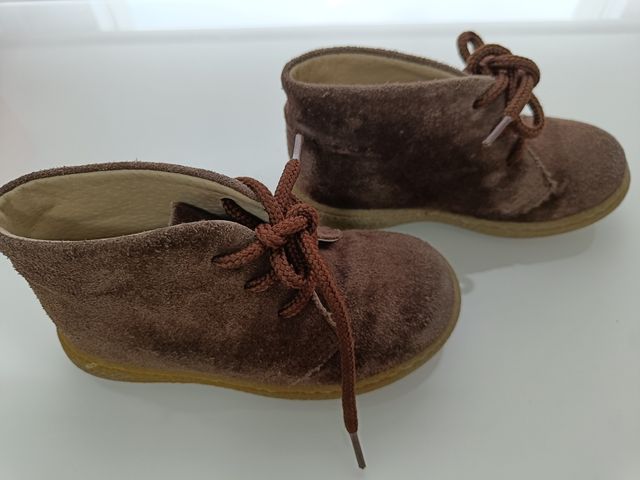 Botas marrones. Talla 25.