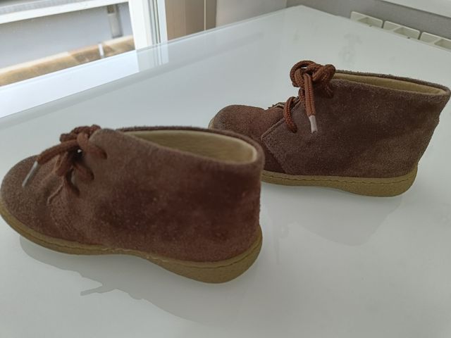 Botas marrones. Talla 25.