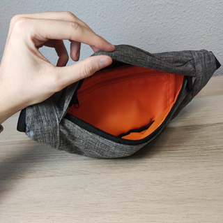 Riñonera gris deportiva