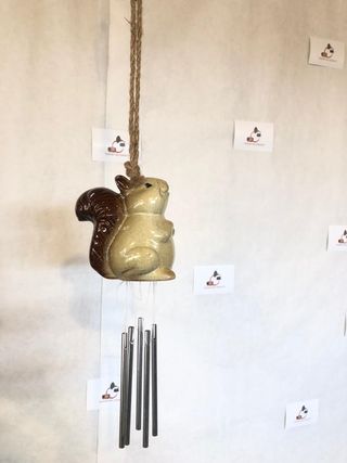 Pendaglio giardino scoiattolo in ceramica stile sh