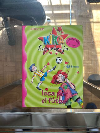 Libro: Kika superbruja. loca por el fútbol