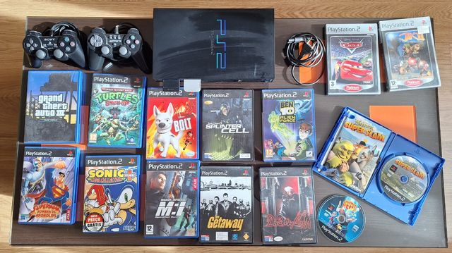 PlayStation 2, dos mandos, 14 juegos.