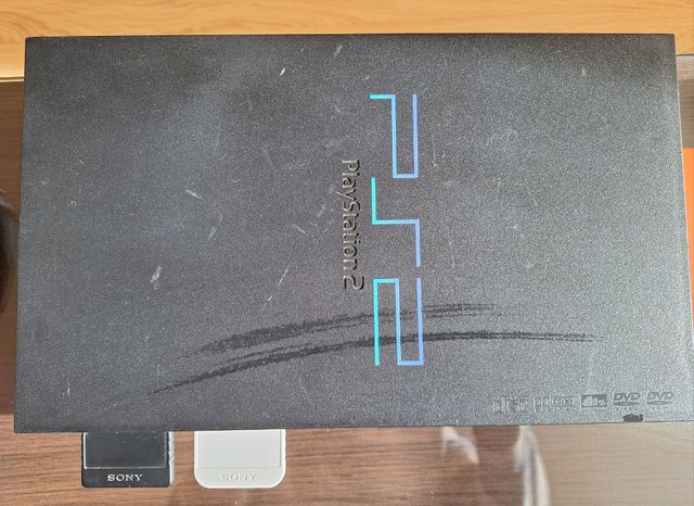 PlayStation 2, dos mandos, 14 juegos.