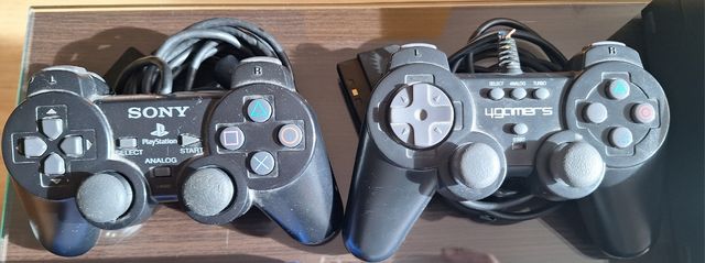 PlayStation 2, dos mandos, 14 juegos.