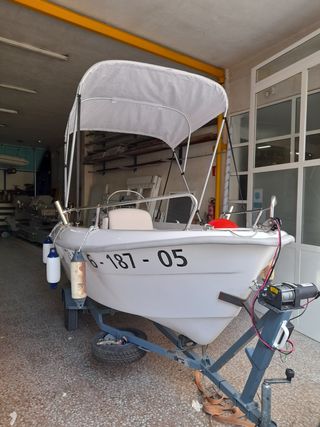 Barco Estable 400, 2 motores 4 tiempos y remolque.