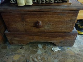 Estantería rústica con dos cajones 