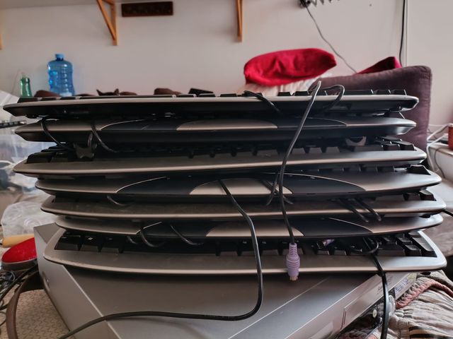 Tastiere Airis (connessione PS2)