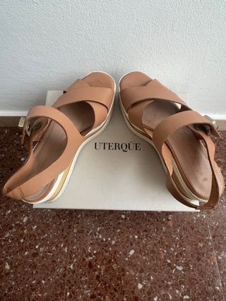Sandalias Uterque Cuña Vaqueta Buton Metálico T.38