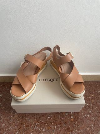 Sandalias Uterque Cuña Vaqueta Buton Metálico T.38