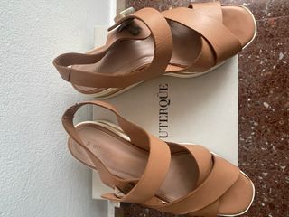 Sandalias Uterque Cuña Vaqueta Buton Metálico T.38