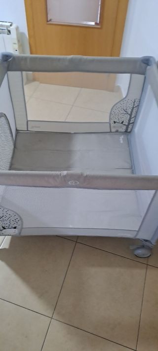 Cuna de viaje o parque infantil