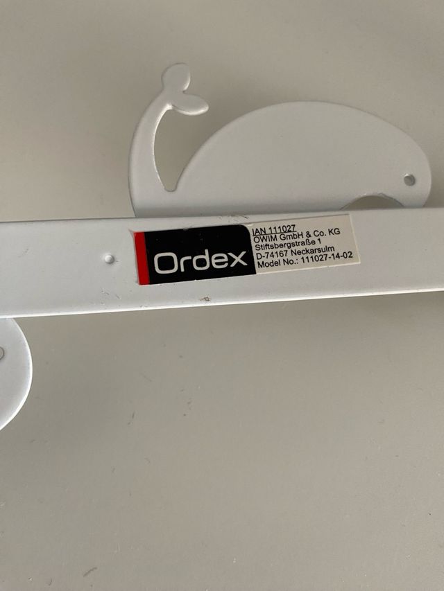 Colgador perchero puerta Disponible 2 ud. 2€/ ud.