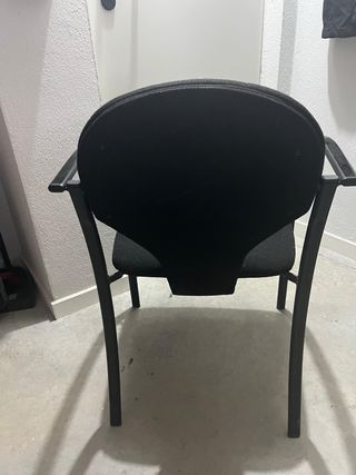Silla en tela negra