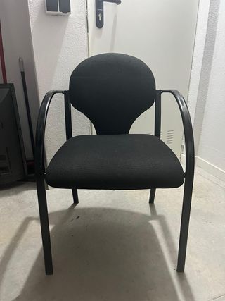 Silla en tela negra