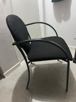 Silla en tela negra