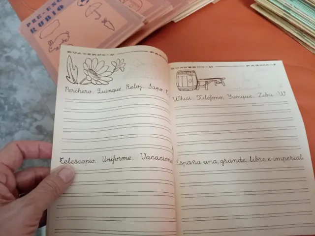 cuadernos antiguos de escritura vertical