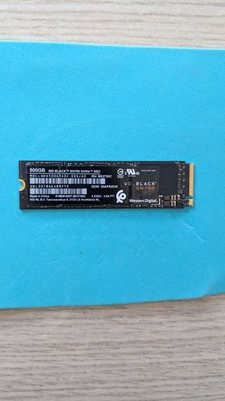 Disco en estado sólido de 500 Gb.