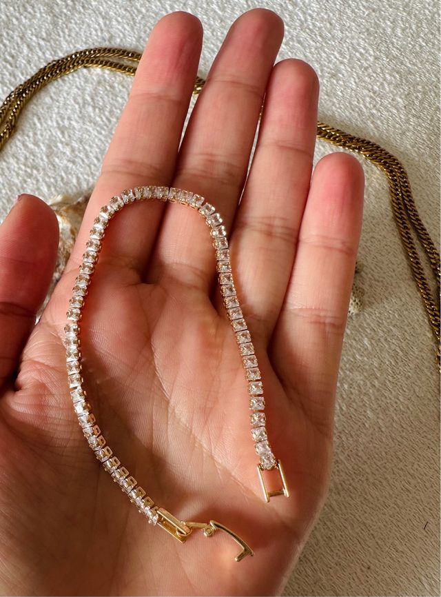 Pulsera dorada con copia de Zircones