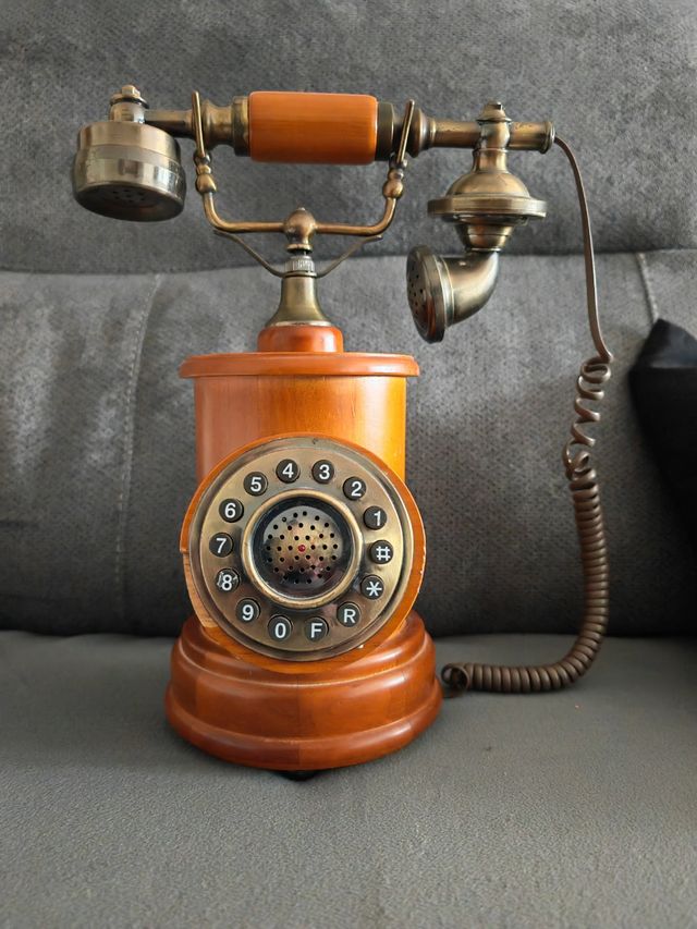 Teléfono antiguo