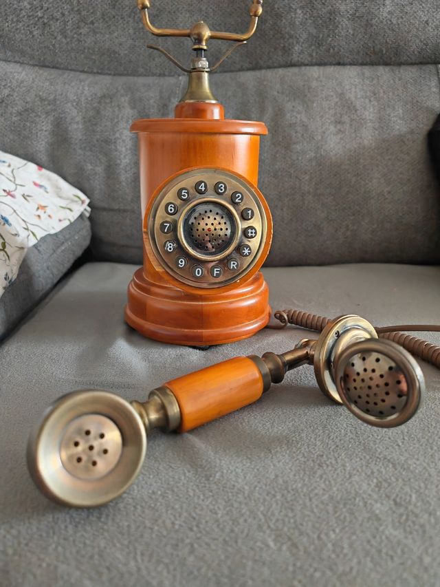 Teléfono antiguo