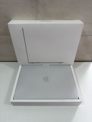 Apple 15” M4 MacBook Air