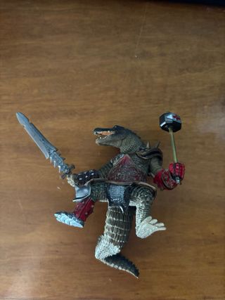 Vendo figura de cocodrilo luchador 