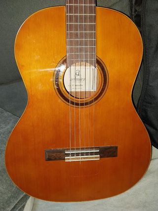 Guitarra admira