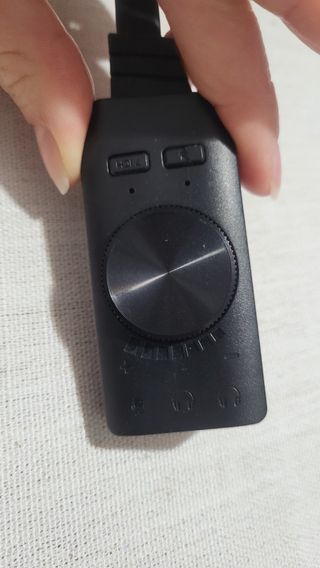 Tarjeta de sonido externa con caja