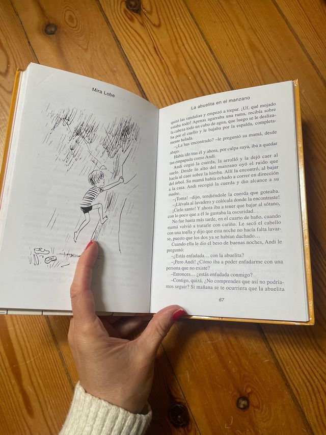 La abuelita en el Manzano Mira Lobe