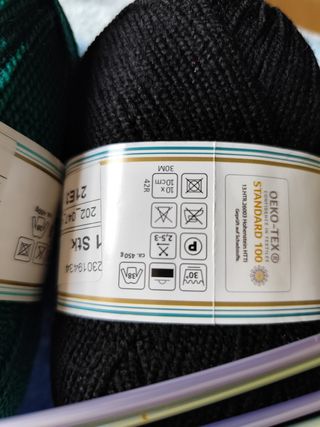 Novelos e agulhas para crochê