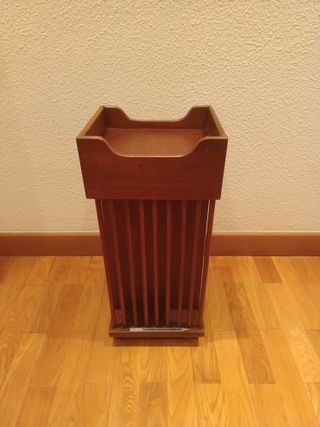 Mueble auxiliar revistero