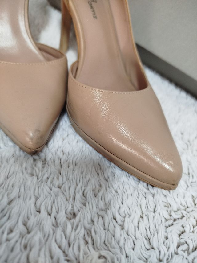 Zapatos núm. 36. Gloria Ortiz.