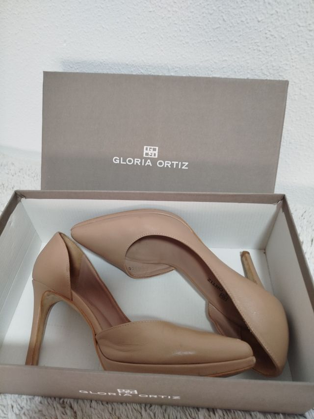 Zapatos núm. 36. Gloria Ortiz.