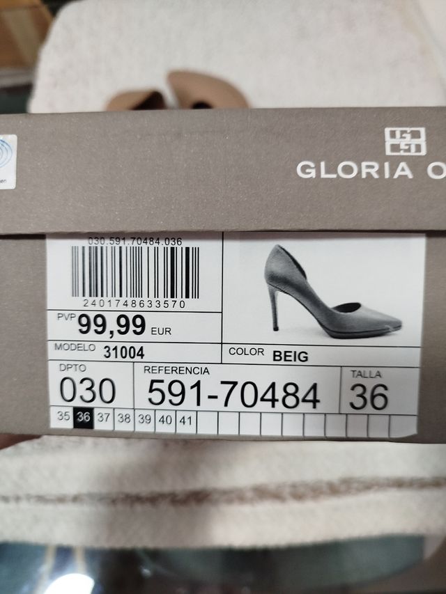 Zapatos núm. 36. Gloria Ortiz.